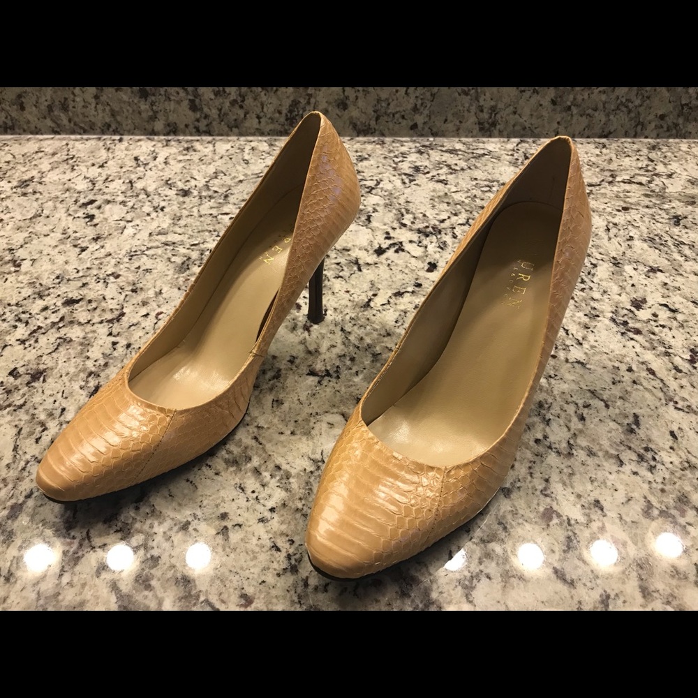 Ralph Lauren size 6.5 /worn 2Xs- beige pump